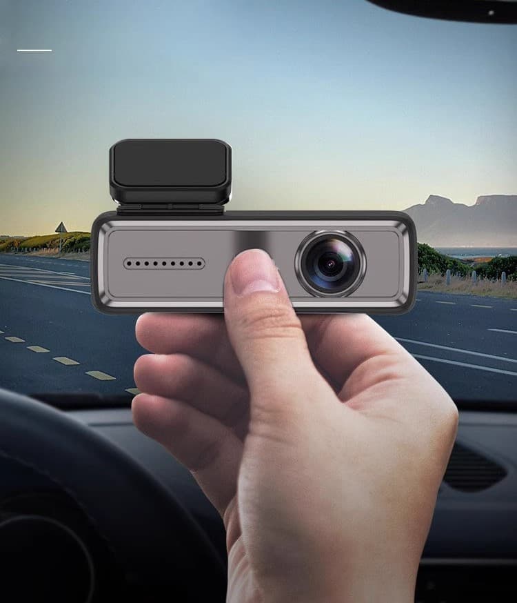 Camera hành trình V8